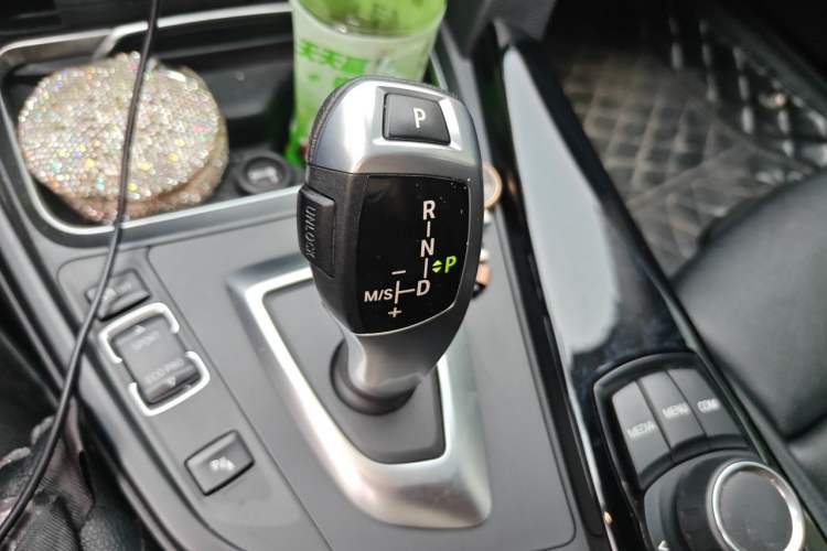 Used BMW 3 Series GT 2018 320i Sport Edition Gear Lever
