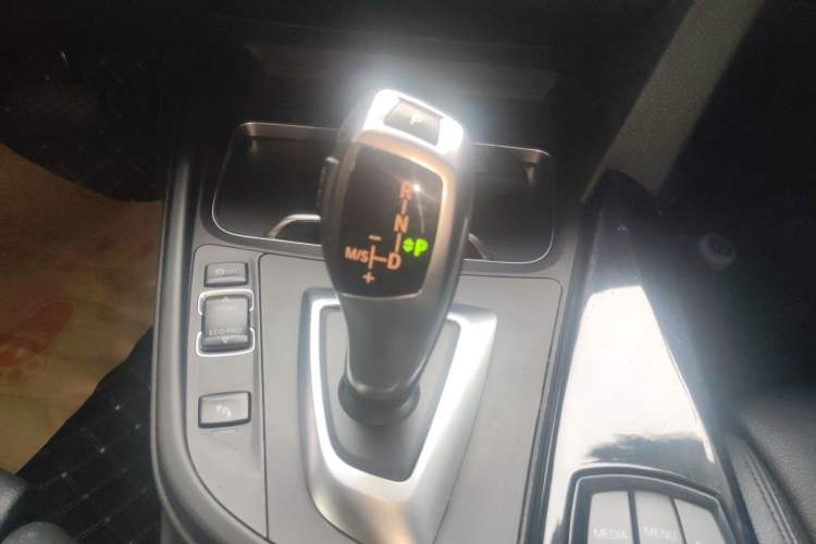 Used BMW 3 Series GT 2018 320i Sport Edition Gear Lever