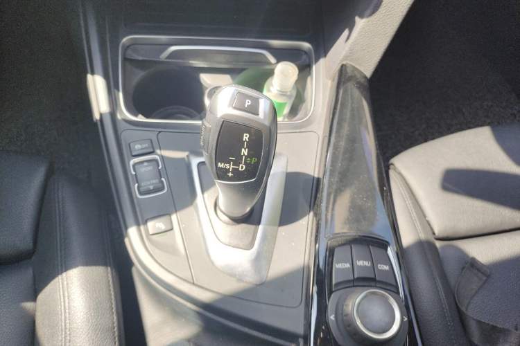 Used BMW 3 Series GT 2018 320i Sport Edition Gear Lever