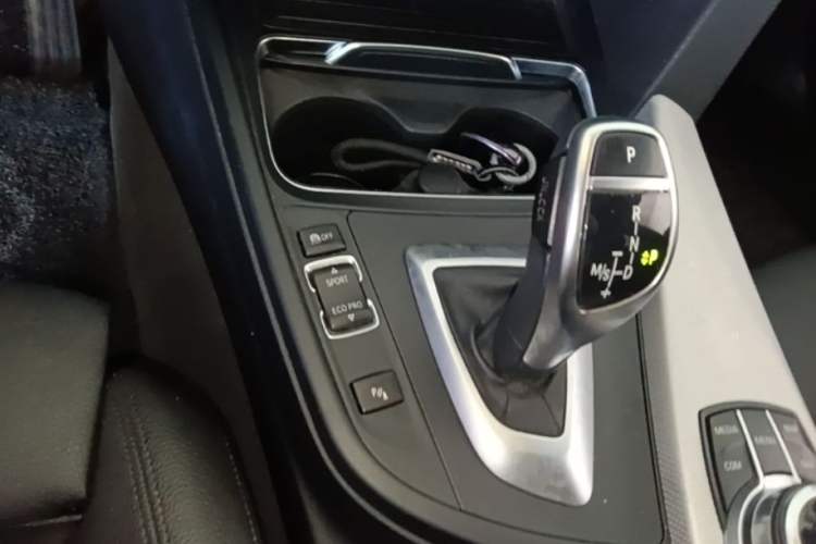 Used BMW 3 Series GT 2018 320i M Sport Edition Gear Lever