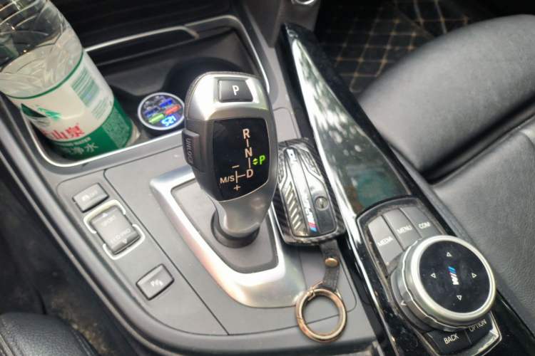 Used BMW 3 Series GT 2018 320i Sport Edition Gear Lever