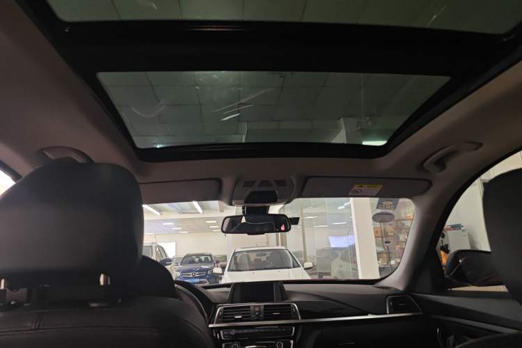 Used BMW 3 Series GT 2018 320i Sport Edition Headliner