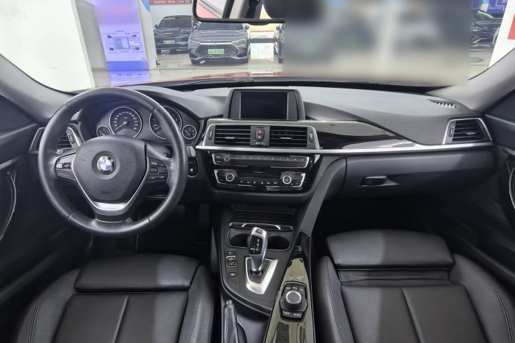 Used BMW 3 Series GT 2018 320i Sport Edition Interior 1