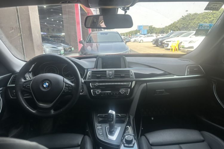 Used BMW 3 Series GT 2018 320i Sport Edition Interior 1