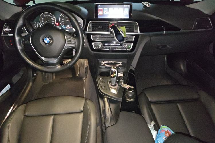 Used BMW 3 Series GT 2018 320i Sport Edition Interior 2