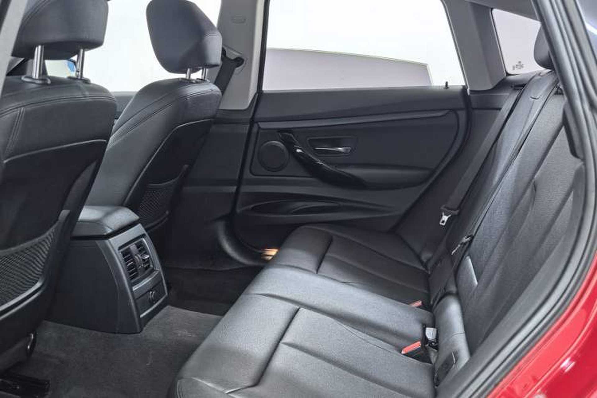 Used BMW 3 Series GT 2018 320i Sport Edition Interior 2