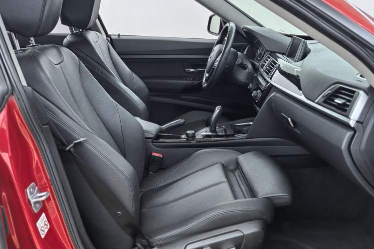 Used BMW 3 Series GT 2018 320i Sport Edition Interior 3