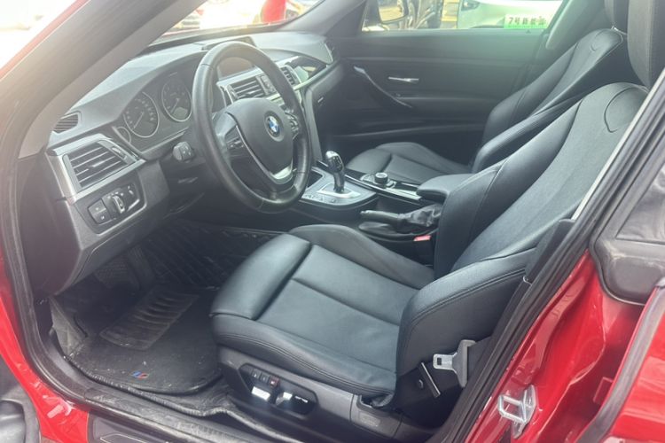 Used BMW 3 Series GT 2018 320i Sport Edition Interior 3