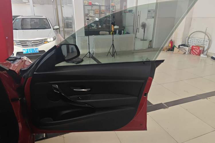 Used BMW 3 Series GT 2018 320i Sport Edition Interior 5