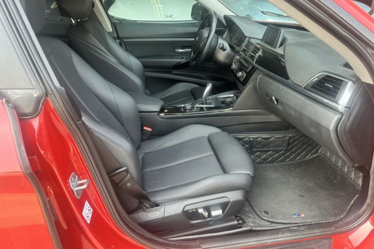 Used BMW 3 Series GT 2018 320i Sport Edition Interior 6