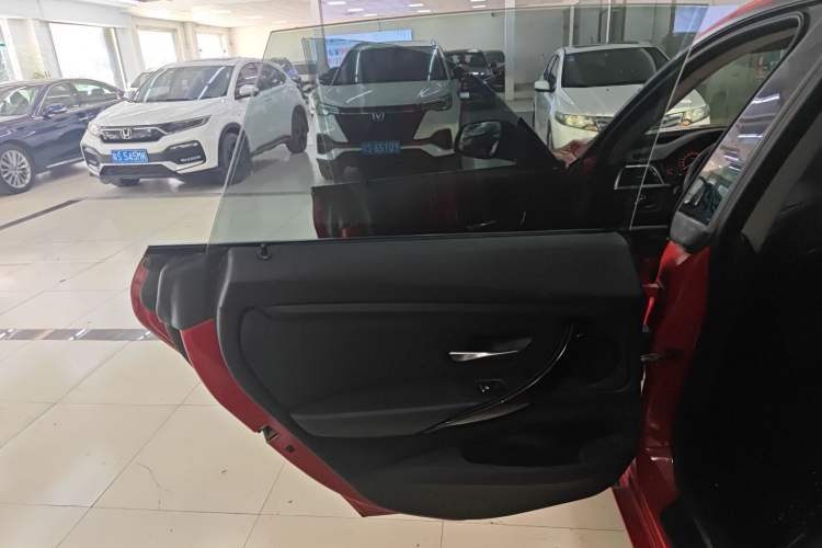Used BMW 3 Series GT 2018 320i Sport Edition Interior 8