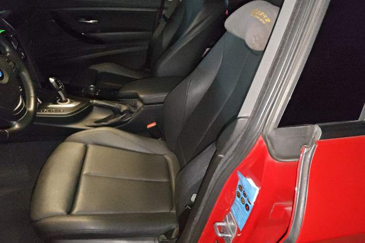 Used BMW 3 Series GT 2018 320i Sport Edition Left Front Seat