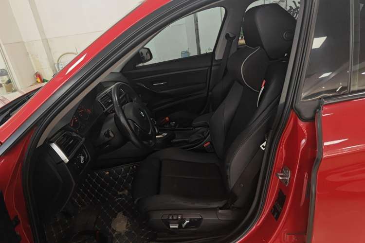 Used BMW 3 Series GT 2018 320i Sport Edition Left Front Seat