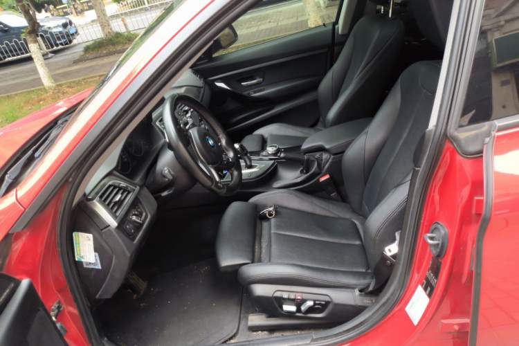 Used BMW 3 Series GT 2018 320i Sport Edition Left Front Seat