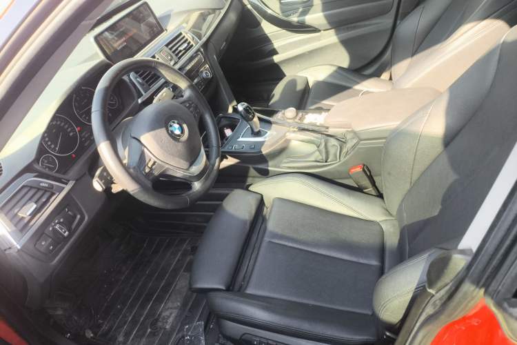 Used BMW 3 Series GT 2018 320i Sport Edition Left Front Seat
