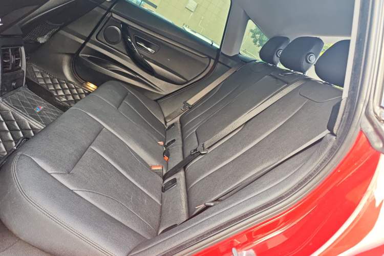 Used BMW 3 Series GT 2018 320i Sport Edition Left Rear Seat