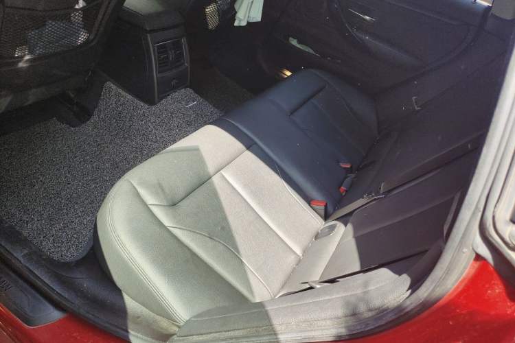 Used BMW 3 Series GT 2018 320i Sport Edition Left Rear Seat