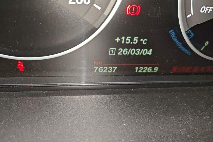 Used BMW 3 Series GT 2018 320i Sport Edition Odometer Close Up