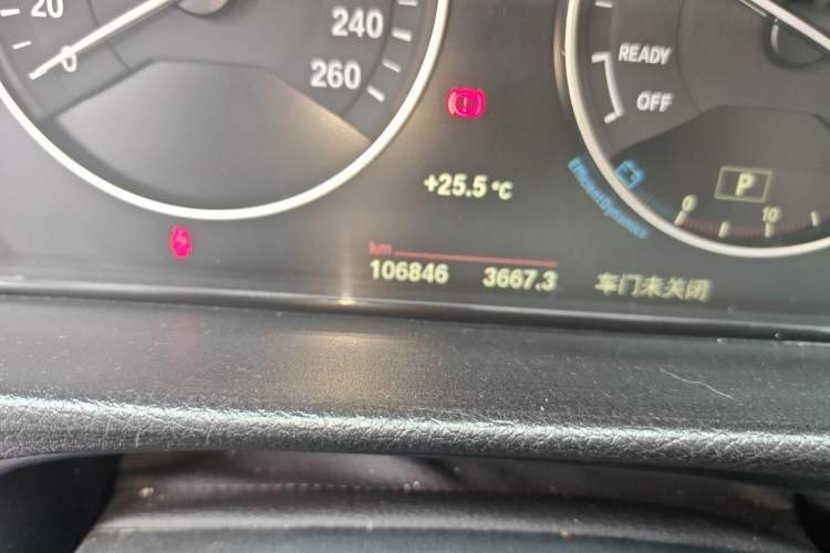 Used BMW 3 Series GT 2018 320i Sport Edition Odometer Close Up