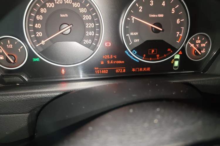 Used BMW 3 Series GT 2018 320i Sport Edition Odometer Close Up