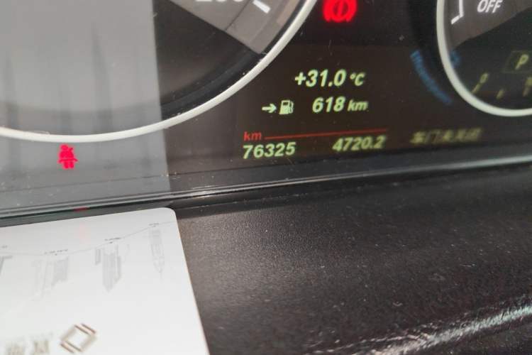Used BMW 3 Series GT 2018 320i Sport Edition Odometer Close Up