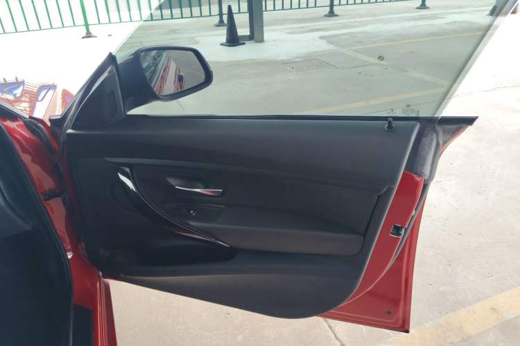 Used BMW 3 Series GT 2018 320i Sport Edition Right Front Door Interior