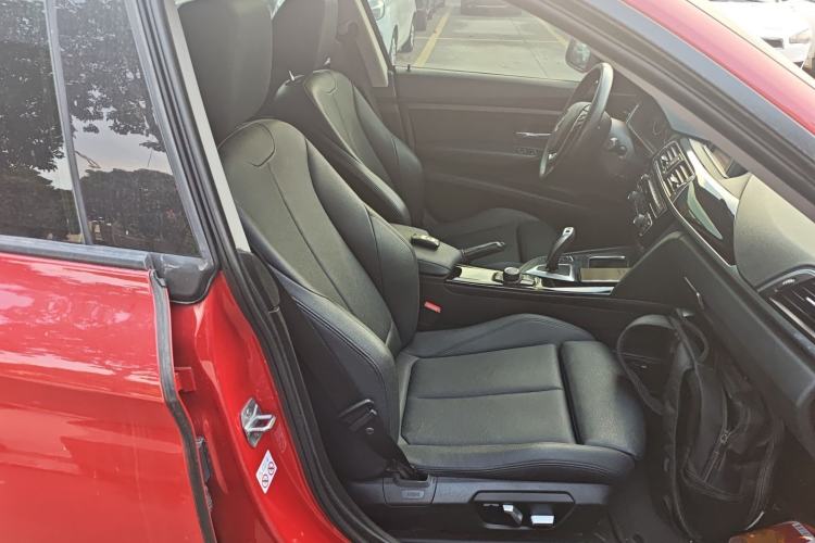 Used BMW 3 Series GT 2018 320i Sport Edition Right Front Seat