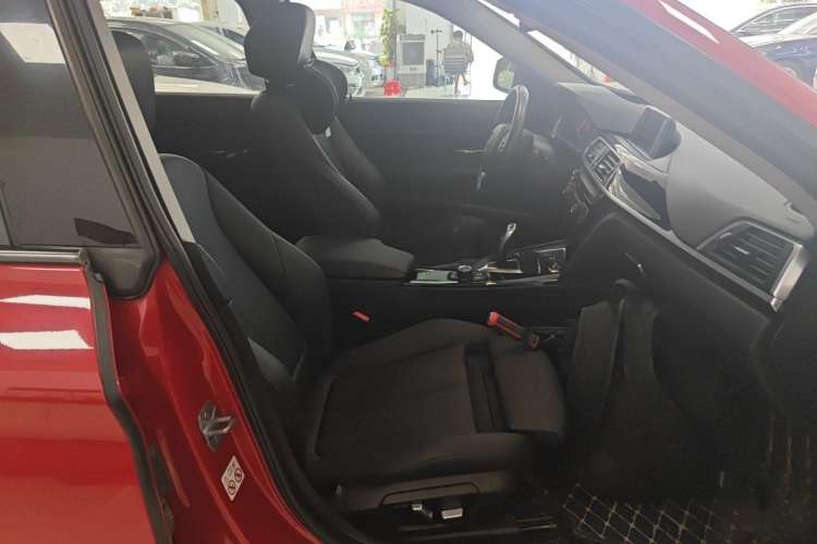 Used BMW 3 Series GT 2018 320i Sport Edition Right Front Seat