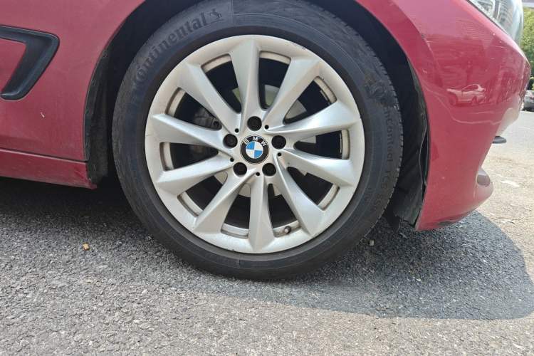 Used BMW 3 Series GT 2018 320i Sport Edition Right Front Wheel Hub
