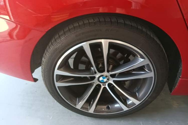 Used BMW 3 Series GT 2018 320i M Sport Edition Right Rear Wheel Hub