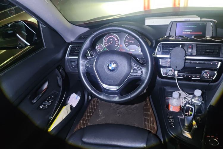 Used BMW 3 Series GT 2018 320i Sport Edition Steering Wheel