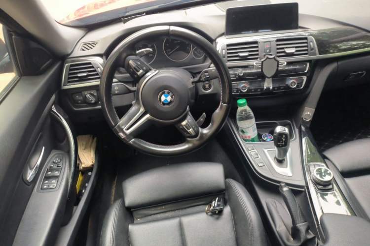 Used BMW 3 Series GT 2018 320i Sport Edition Steering Wheel