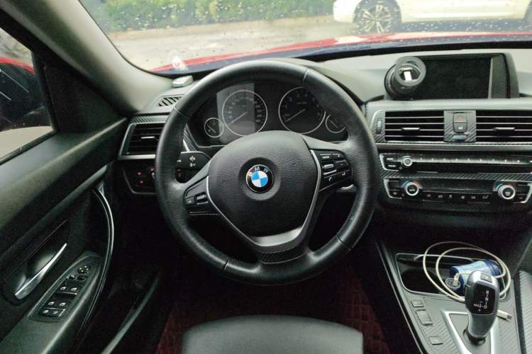 Used BMW 3 Series GT 2018 320i Sport Edition Steering Wheel