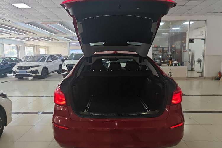 Used BMW 3 Series GT 2018 320i Sport Edition Trunk