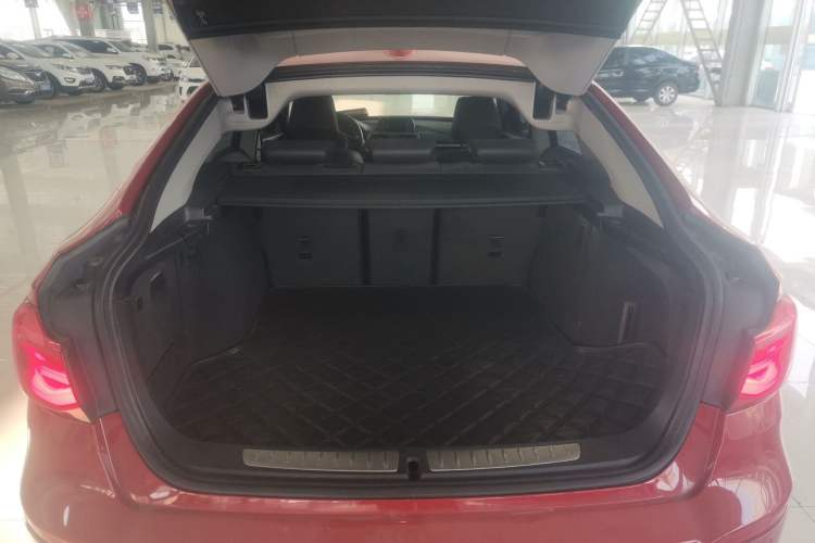 Used BMW 3 Series GT 2018 320i Sport Edition Trunk