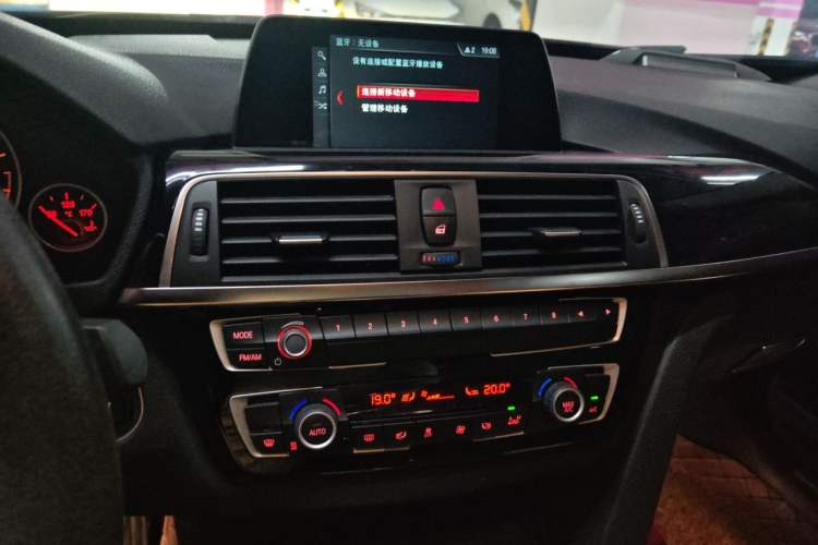 Used BMW 3 Series GT 2018 320i Sport Edition Audio And AC Panel