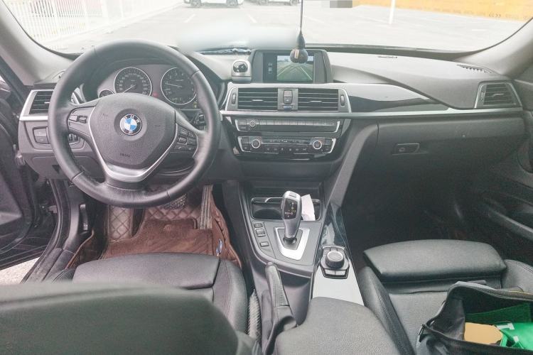 Used BMW 3 Series GT 2018 320i Sport Edition Center Console