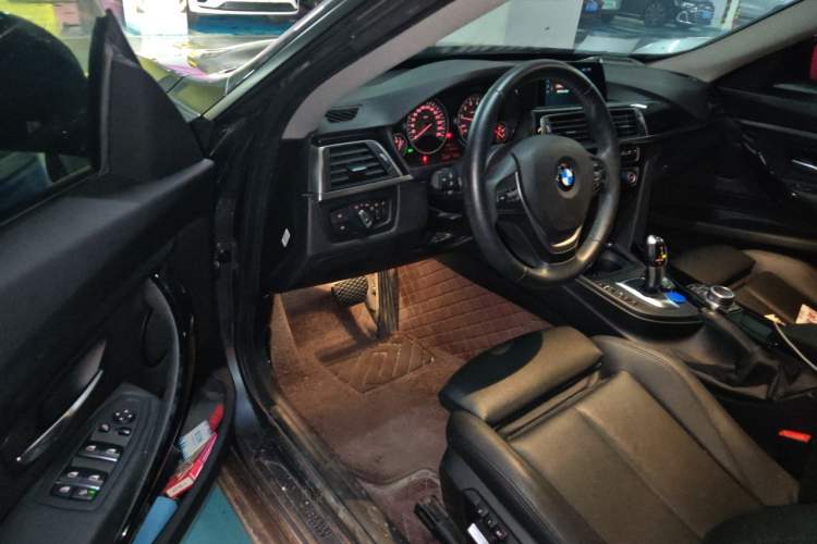 Used BMW 3 Series GT 2018 320i Sport Edition Driver Seat