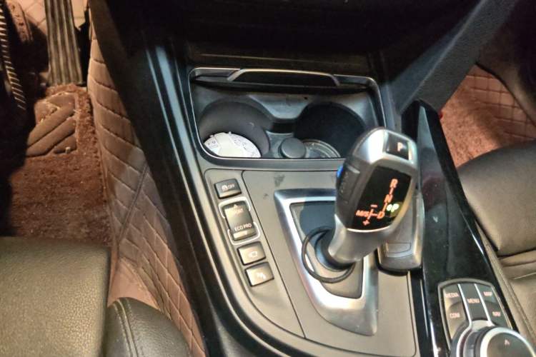 Used BMW 3 Series GT 2018 320i Sport Edition Gear Lever