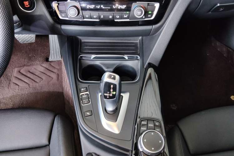 Used BMW 3 Series GT 2018 320i Sport Edition Gear Lever