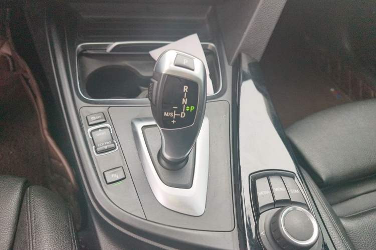 Used BMW 3 Series GT 2018 320i Sport Edition Gear Lever