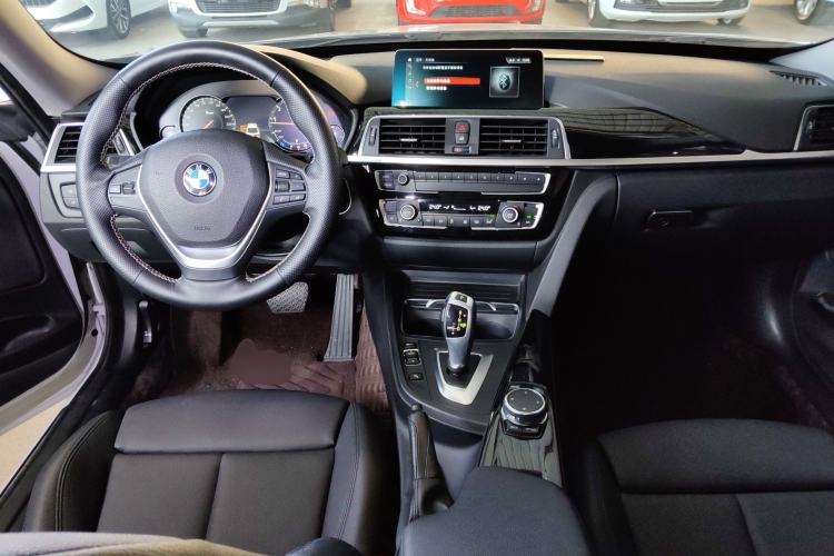 Used BMW 3 Series GT 2018 320i Sport Edition Interior 2