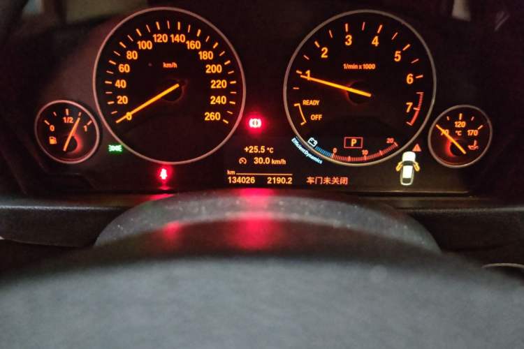 Used BMW 3 Series GT 2018 320i Sport Edition Odometer Close Up