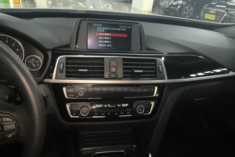 Used BMW 3 Series GT 2018 320i Sport Edition Audio And AC Panel