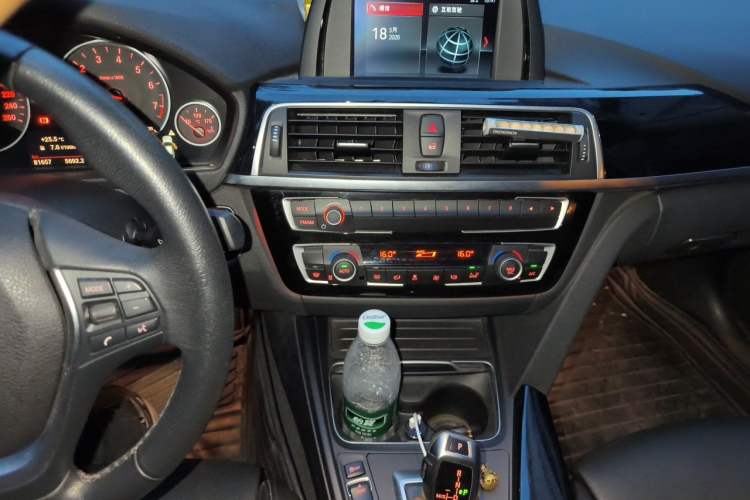 Used BMW 3 Series GT 2018 320i Sport Edition Audio And AC Panel