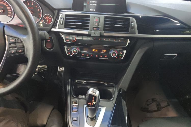 Used BMW 3 Series GT 2018 320i Sport Edition Audio And AC Panel
