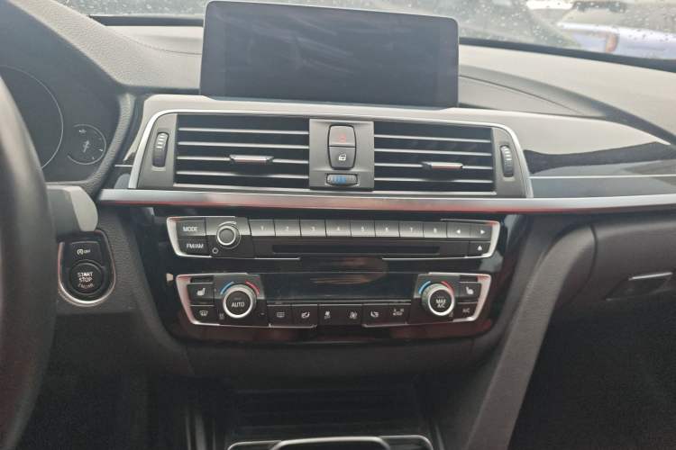 Used BMW 3 Series GT 2018 330i xDrive M Sport Edition Audio And AC Panel
