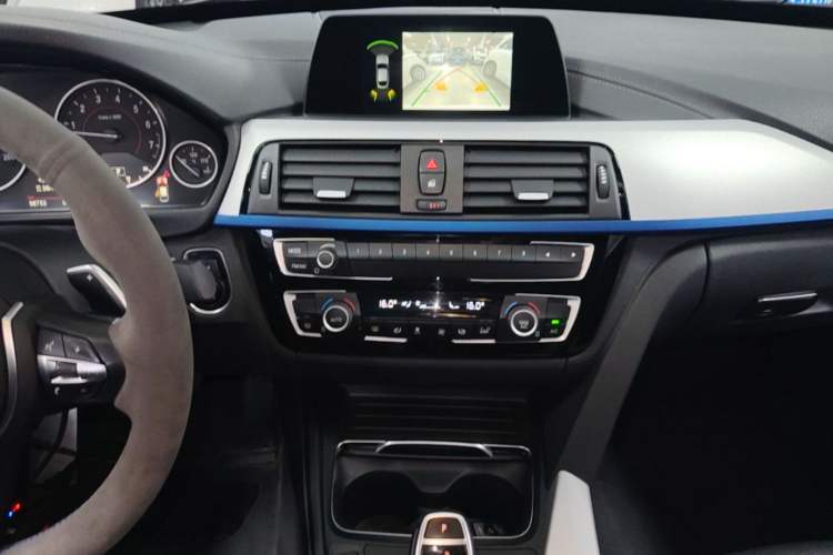 Used BMW 3 Series GT 2018 320i M Sport Edition Audio And AC Panel