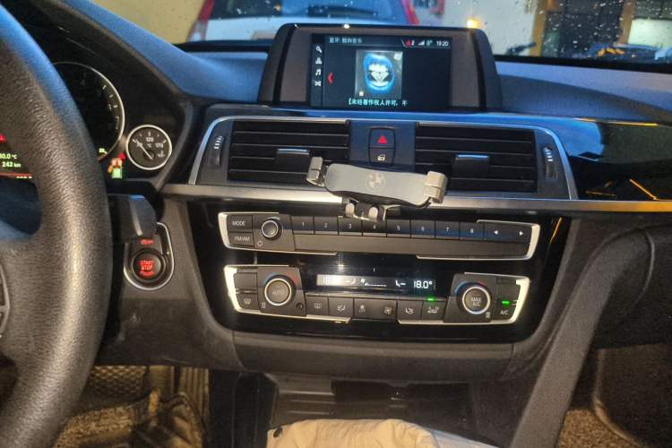 Used BMW 3 Series GT 2018 320i Sport Edition Audio And AC Panel