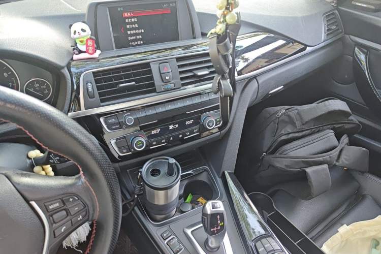 Used BMW 3 Series GT 2018 320i Sport Edition Audio And AC Panel